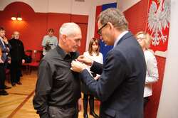 Uroczystość wręczenia Krzyży Wolności i Solidarności, Poznań 19 grudnia 2016. Na zdj. Aleksander Krych