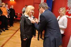 Uroczystość wręczenia Krzyży Wolności i Solidarności, Poznań 19 grudnia 2016. Na zdj. Krystyna Lemanowicz