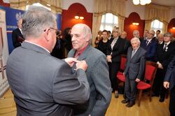 Odznaczenia wręczał zastępca Prezesa IPN Jan Baster