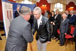 Odznaczenia wręczał zastępca Prezesa Jan Baster