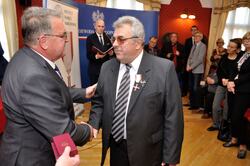 Odznaczenia wręczał zastępca Prezesa Jan Baster