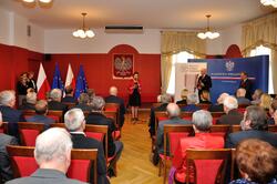 W imieniu odznaczonych przemawia Joanna Frankiewicz