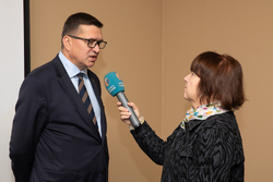 Dr hab. Dariusz Iwaneczko i Iwona Piętak na uroczystości wręczenia Krzyży Wolności i Solidarności – Rzeszów, 11 października 2024. Fot. Igor Witowicz (IPN)