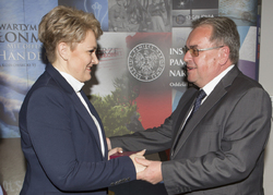 Joanna Mazurkiewicz żona Andrzeja Tadeusza Mazurkiewicza i Jan Baster wiceprezes IPN.