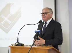 Antoni Tokarczuk siostrzeniec abp. Ignacego Tokarczuka.