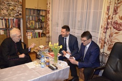 Ks. prałat Eugeniusz Dryniak, burmistrz Miasta i Gminy Zagórz Ernest Nowak i starosta sanocki Stanisław Chęć.