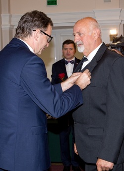 Uroczystość wręczenia Krzyży Wolności i Solidarności działaczom opozycji antykomunistycznej. Fot. Igor Witowicz.