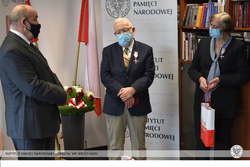 Wręczenie Krzyża Wolności i Solidarności Krystynie i Karolowi Skibińskim