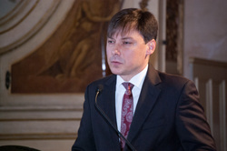 Dyrektor Oddziału IPN we Wrocławiu dr Robert Żurek witał przybyłych gości