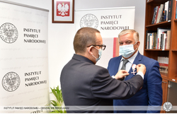 Wręczenie Krzyża Wolności i Solidarności działaczowi opozycji Janowi Pełce