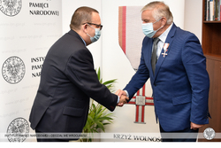 Wręczenie Krzyża Wolności i Solidarności działaczowi opozycji Janowi Pełce