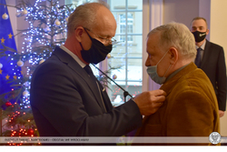 Uroczystość odznaczenia Krzyżami Wolności i Solidarności działaczy opozycji demokratycznej z czasów PRL