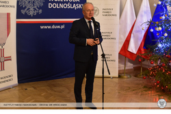 Uroczystość oznaczenia Krzyżami Wolności i Solidarności działaczy opozycji demokratycznej z czasów PRL. Fot. Dominik Wojtkiewicz (IPN)