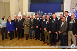 Uroczystość oznaczenia Krzyżami Wolności i Solidarności działaczy opozycji demokratycznej z czasów PRL. Fot. Dominik Wojtkiewicz (IPN)