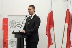 Gości powitał gospodarz miejsca - Marek Mutor, dyrektor Ośrodka "Pamięć i Przyszłość"